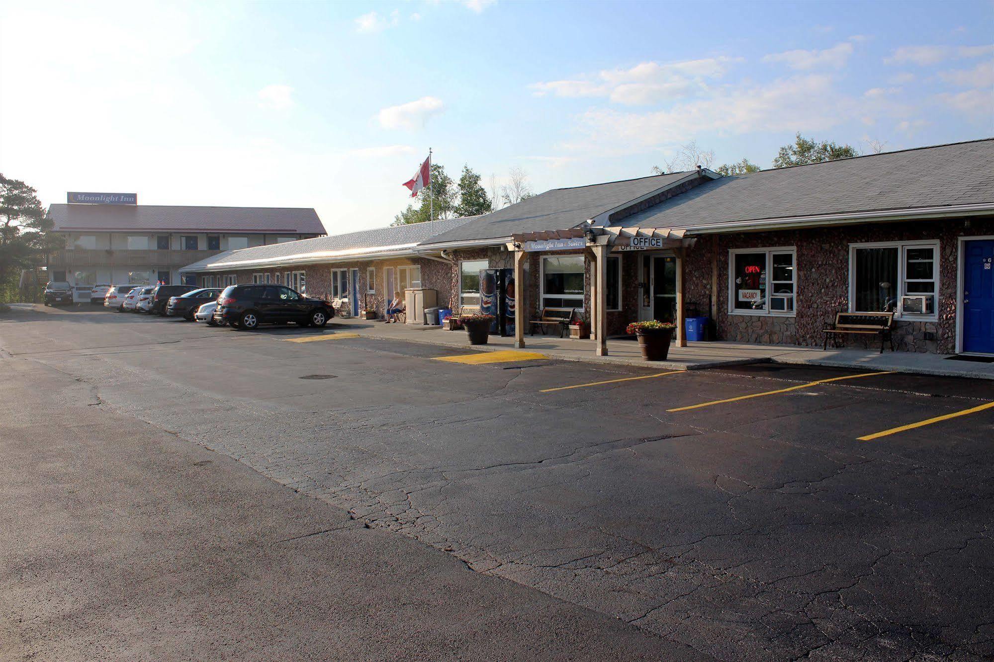 Moonlight Inn And Suites Sudbury Exterior foto
